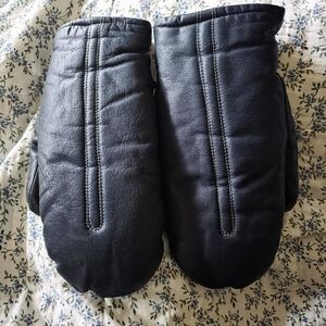 Elegant Black Leather Mittens for Men